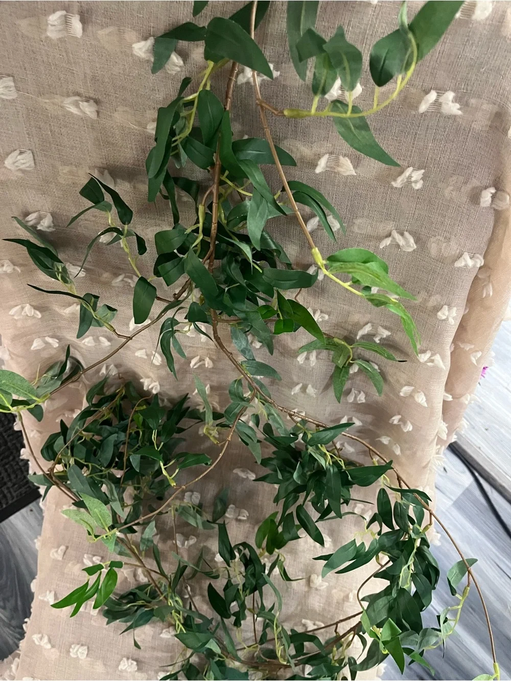 Realistic Green Foliage Garland - Lush Ivy Vine